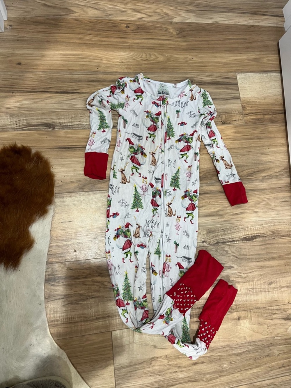 Posh Peanut White and Red Holiday Dr. Seuss Grinch Footed Pajamas